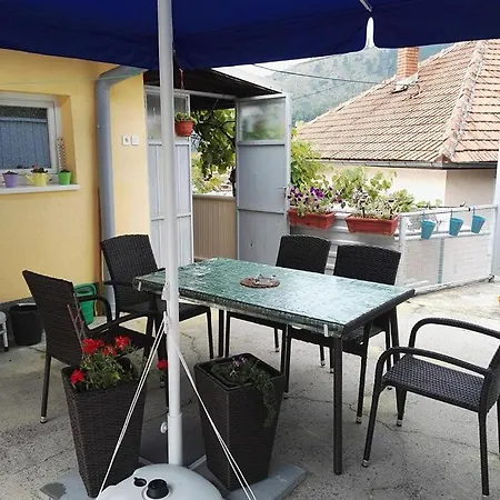 Panorama Apartment *